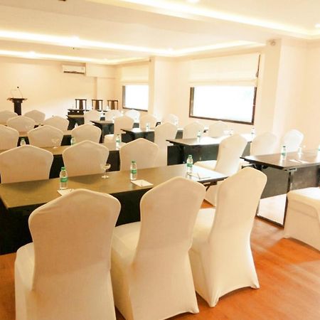 Hotel Central Park Manipal Bagian luar foto