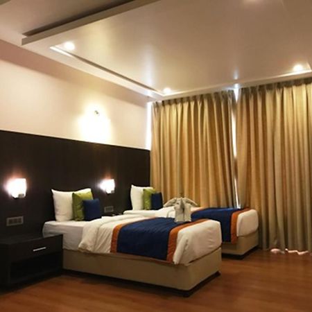 Hotel Central Park Manipal Bagian luar foto