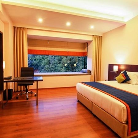 Hotel Central Park Manipal Bagian luar foto