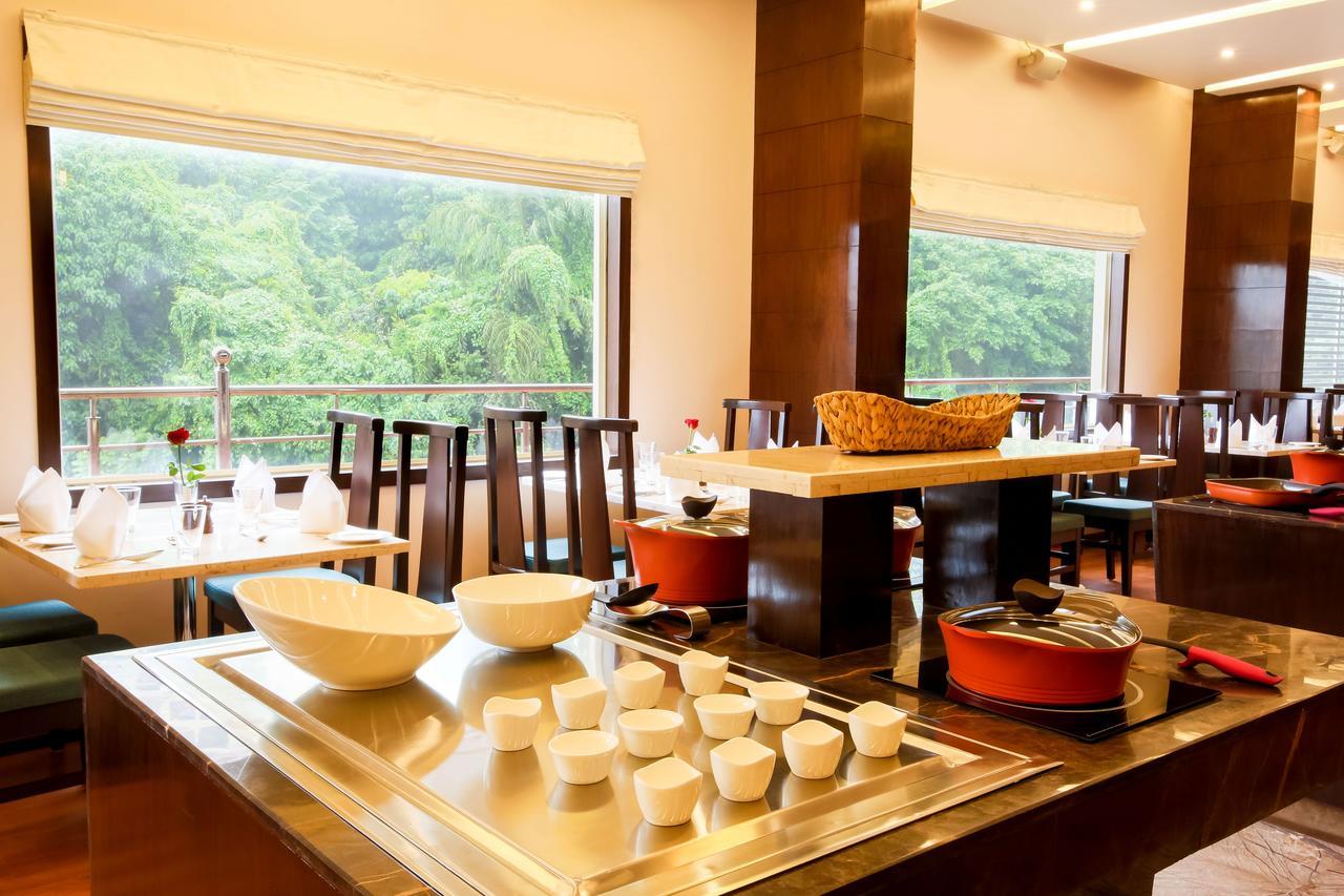 Hotel Central Park Manipal Bagian luar foto