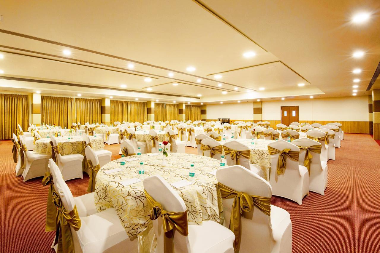 Hotel Central Park Manipal Bagian luar foto