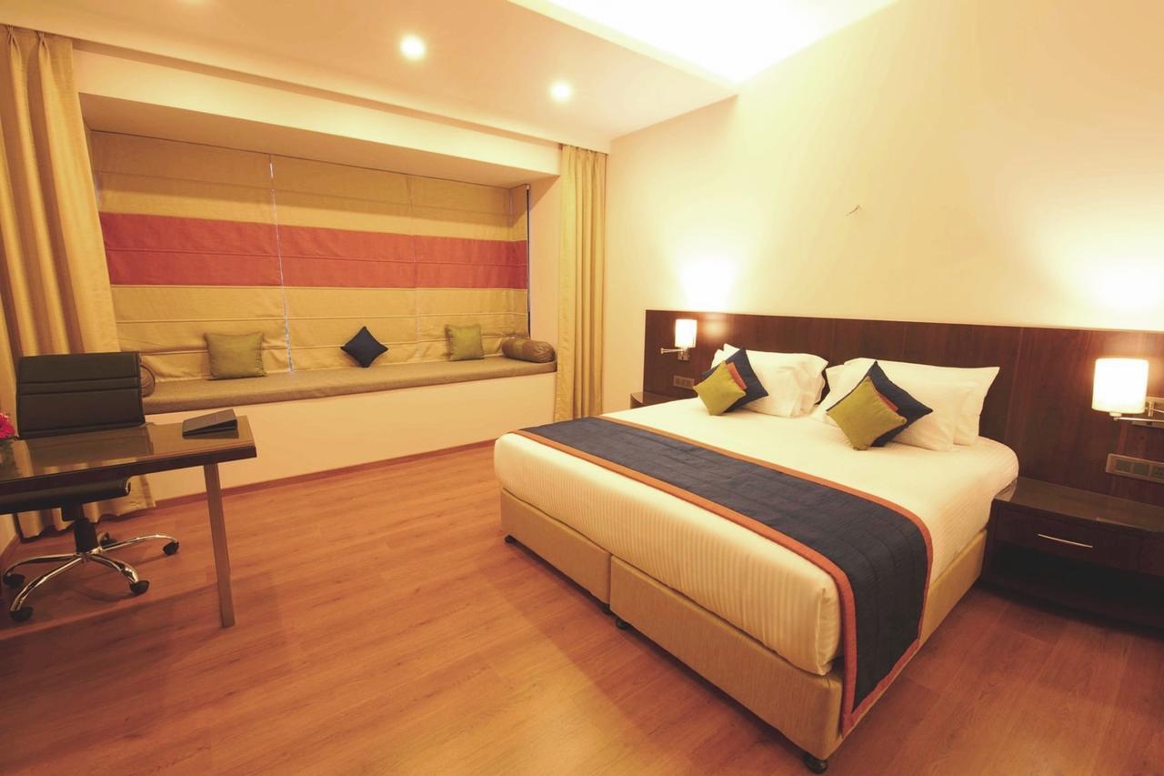 Hotel Central Park Manipal Bagian luar foto