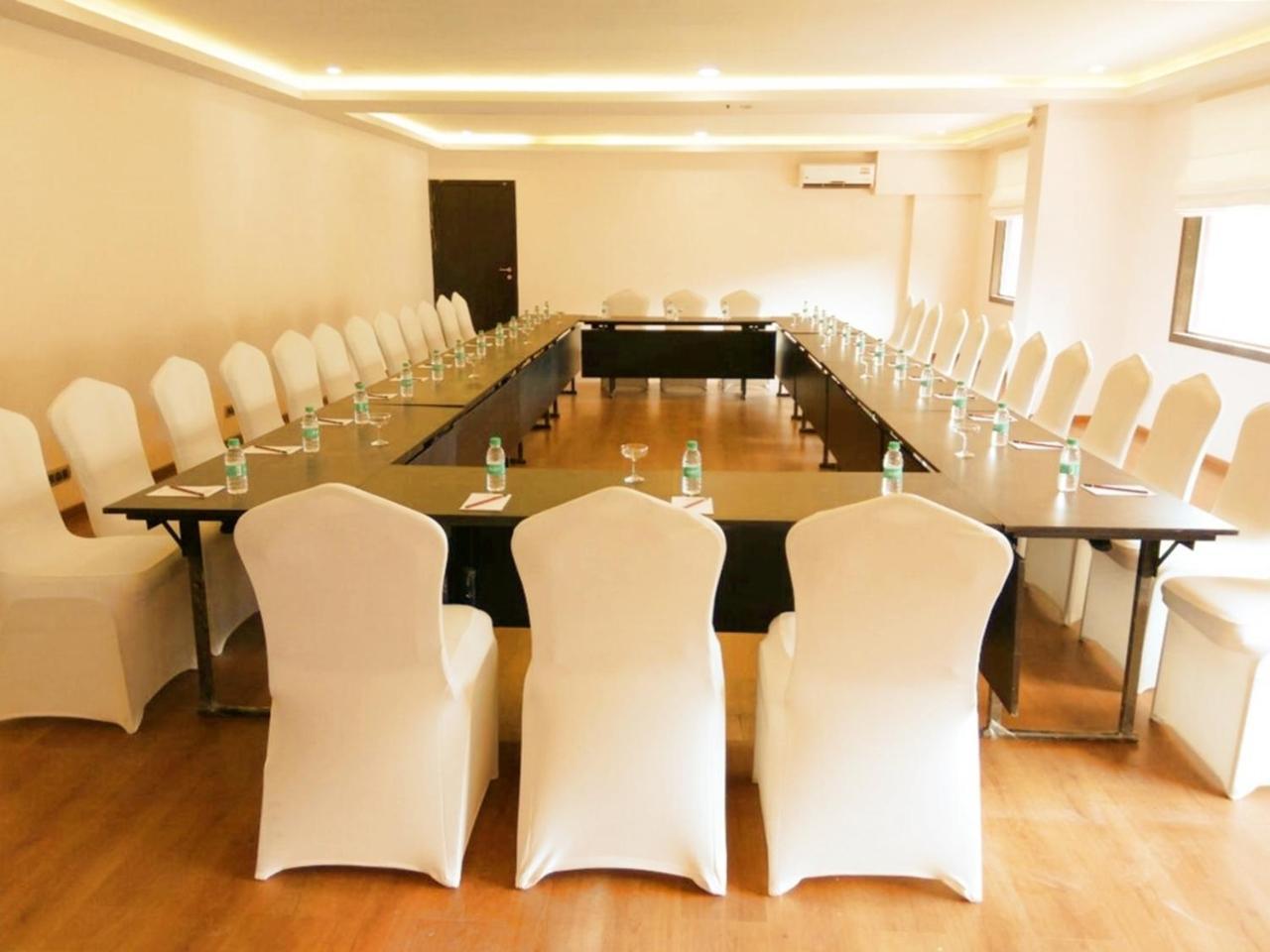 Hotel Central Park Manipal Bagian luar foto