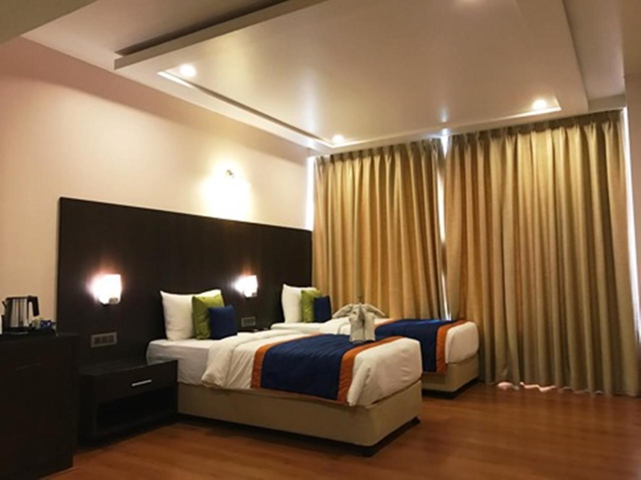 Hotel Central Park Manipal Bagian luar foto