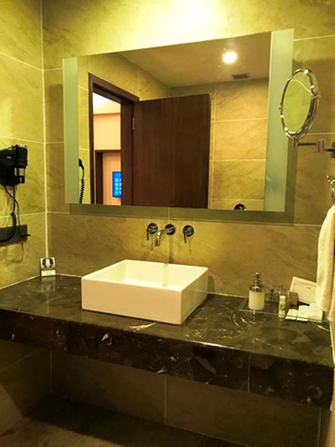 Hotel Central Park Manipal Bagian luar foto